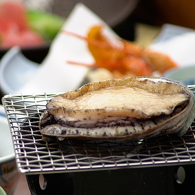 【プチ贅沢】人気の４食材「伊勢海老・鮑・ズワイガニ・牛」からメイン料理をチョイス！